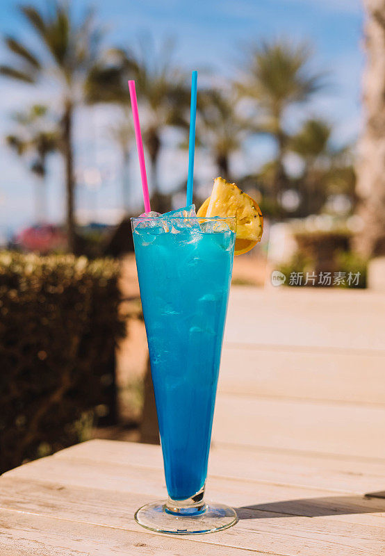 cocktail, a mix of blue curaçao
